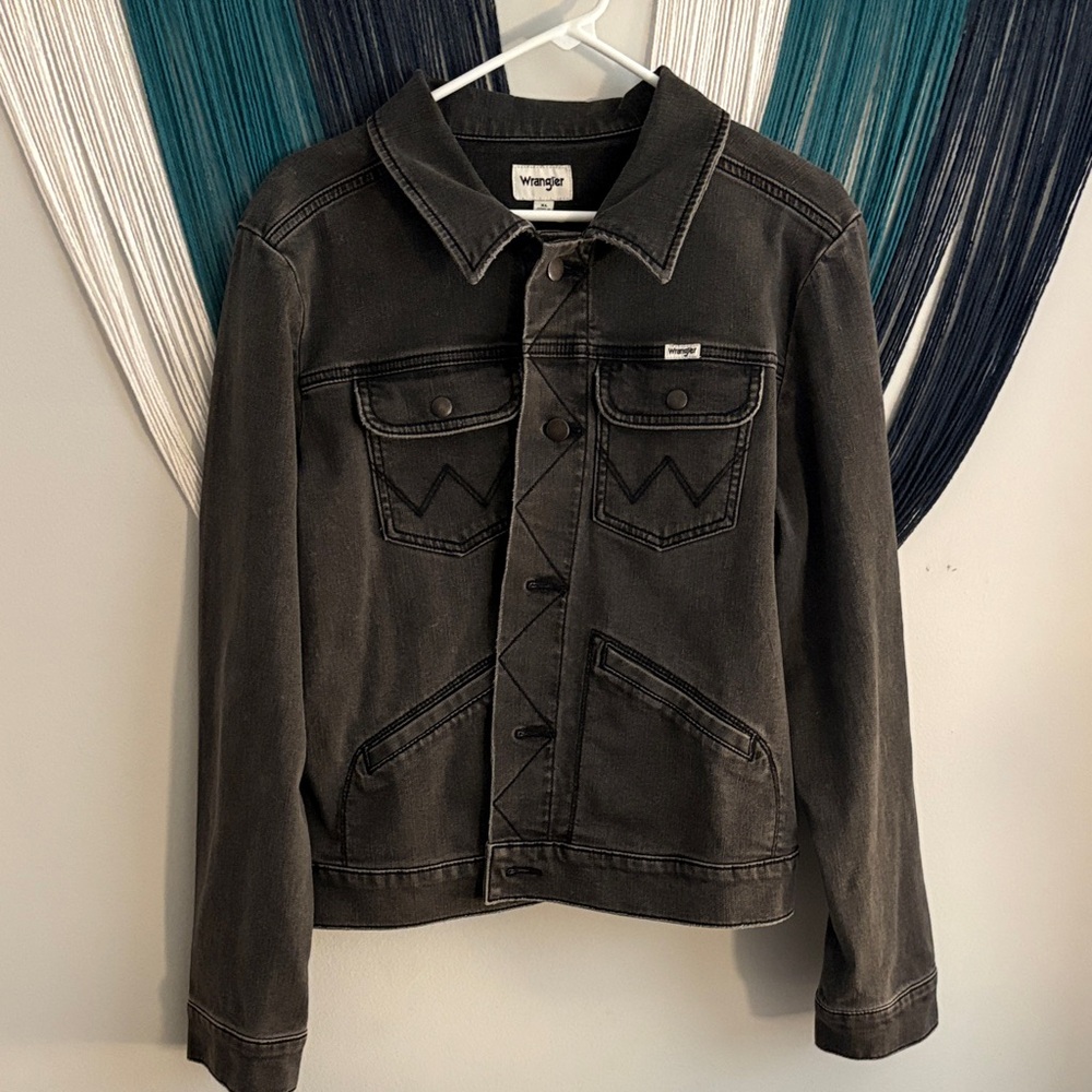 Wrangler women’s Dark Gray / black Denim Jacket